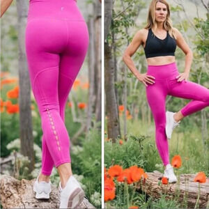 Zyia Active Brilliant Fushia High Rise 7/8 Leggings